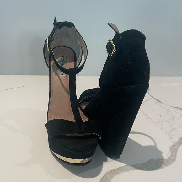 Steve Madden- Xtrime Black Platform
Wedges With Straps & Gold Detail - Picture 6 of 8